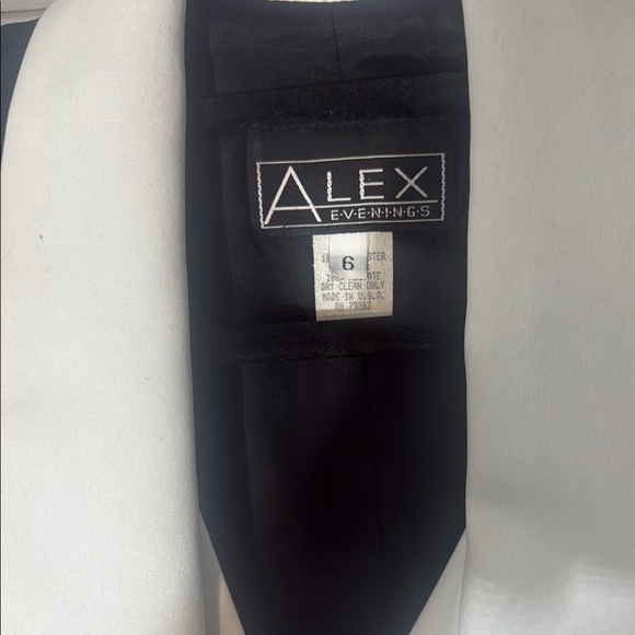 Alex Black and White Blazer - Picture 2 of 13